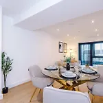 Stylish Centre With Terrace And Free Secure Parking ليدز