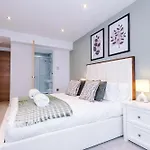 Stylish Centre With Terrace And Free Secure Parking * ليدز