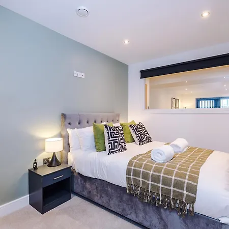 Stylish Centre 2 Bed With Free Parking Leeds (West Yorkshire)