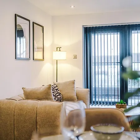 Stylish Centre With Terrace And Free Secure Parking ليدز
