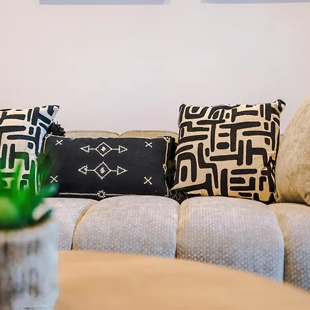 Stylish Centre 2 Bed With Free Parking