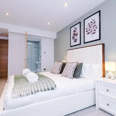 Stylish Centre With Terrace And Free Secure Parking * Leeds (West Yorkshire)