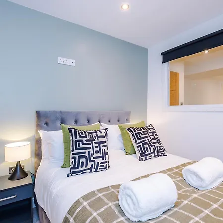 Daire Stylish Centre 2 Bed With Free Parking *