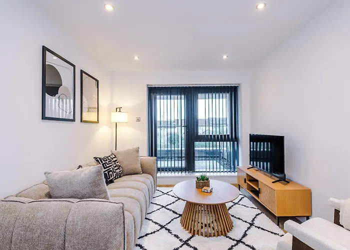 Stylish Centre With Terrace And Free Secure Parking Leeds (West Yorkshire)