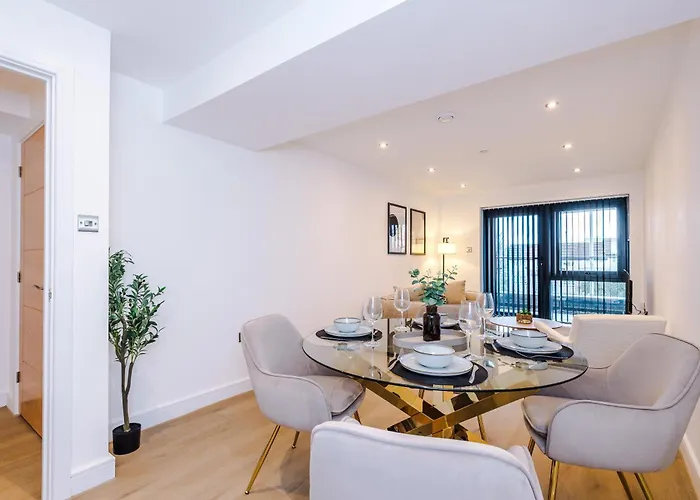 Stylish Centre With Terrace And Free Secure Parking Leeds (West Yorkshire)