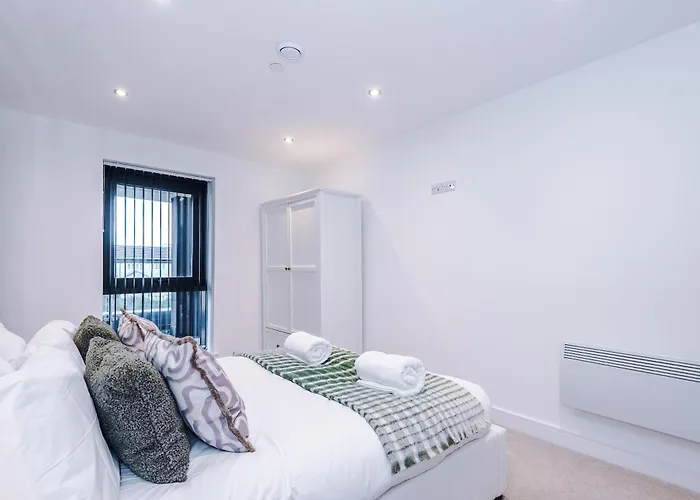 Stylish Centre With Terrace And Free Secure Parking Leeds (West Yorkshire)
