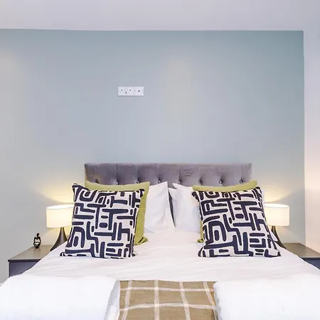 Stylish Centre 2 Bed With Free Parking Apartment Leeds (West Yorkshire)