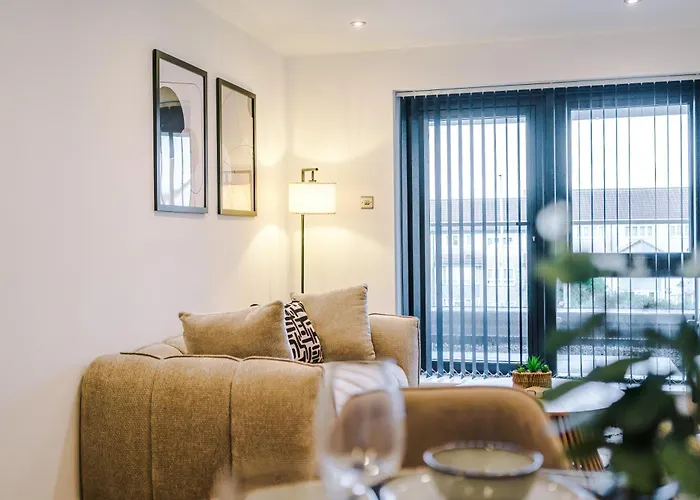 Stylish Centre With Terrace And Free Secure Parking Лідс